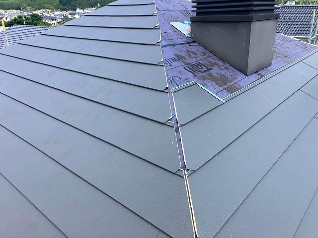 煙突の周囲の屋根材